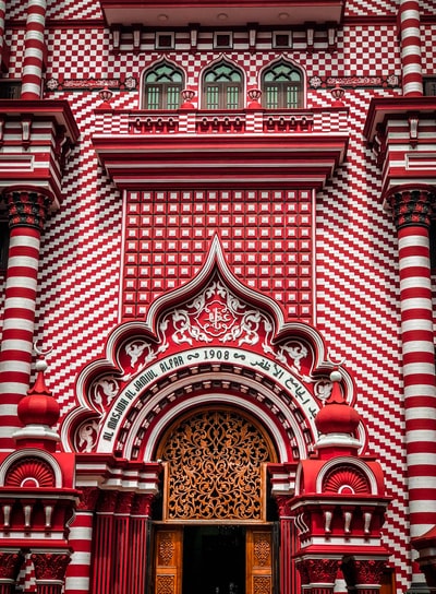 红色混凝土建筑